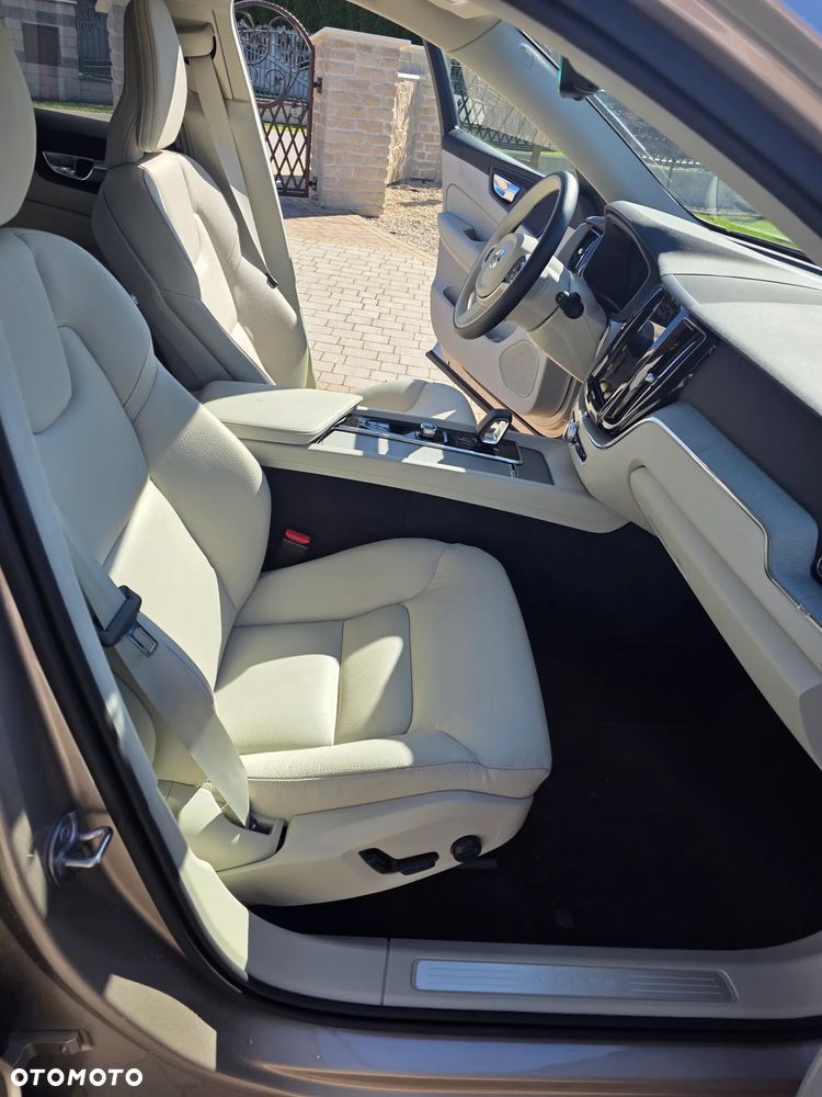 Volvo XC 60 B5 B AWD Ultimate Black Edition - 9