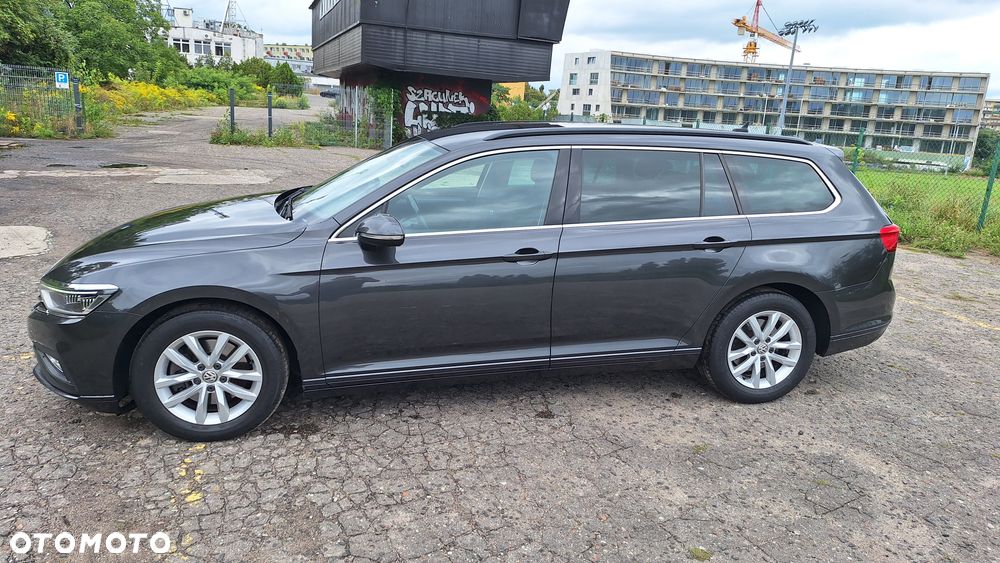 Volkswagen Passat 1.6 TDI SCR DSG Comfortline - 3