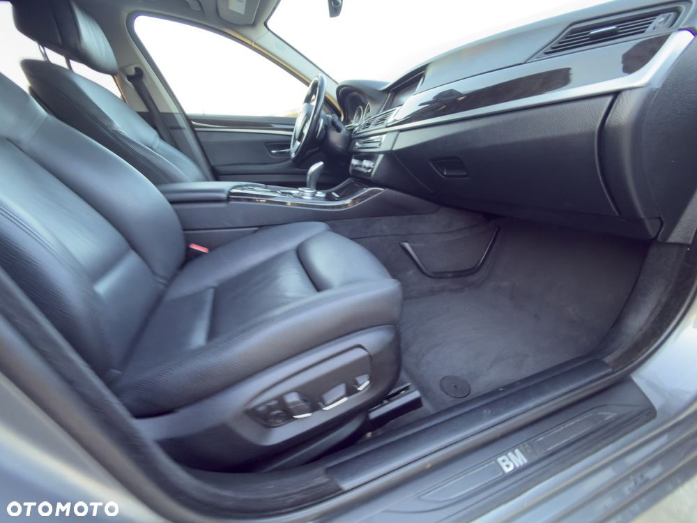 BMW Seria 5 528i xDrive Sport-Aut Luxury Line - 22