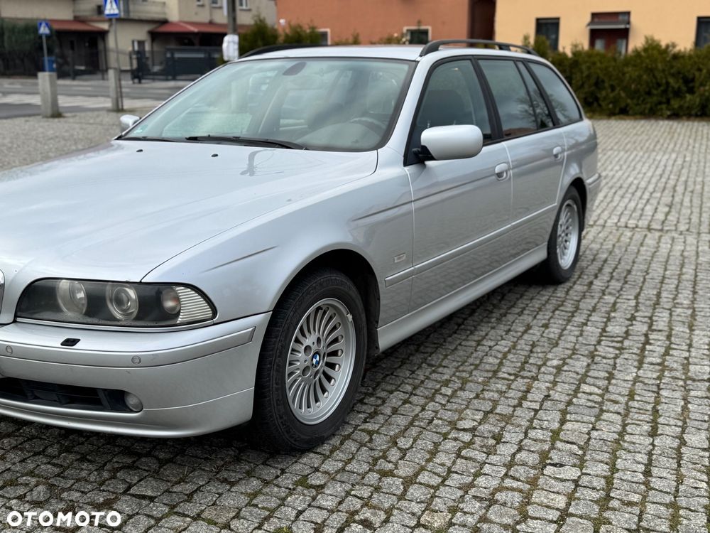 BMW Seria 5 520i Touring - 4