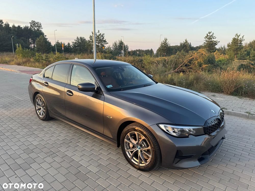 BMW Seria 3 330e Sport Line - 1