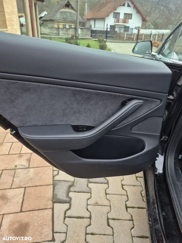 Tesla Model 3 Long Range - 11