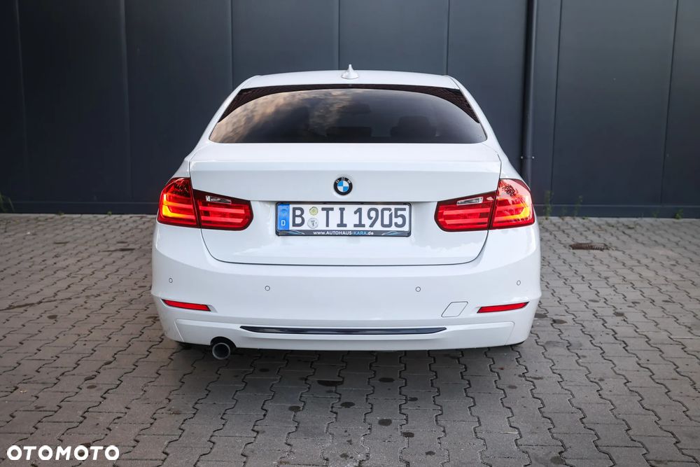 BMW Seria 3 320d Sport Line - 14