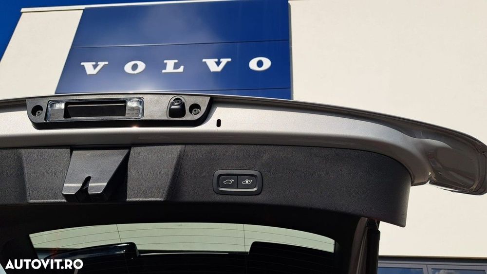 Volvo XC 40 B4 AT FWD MHEV Ultra Dark - 18