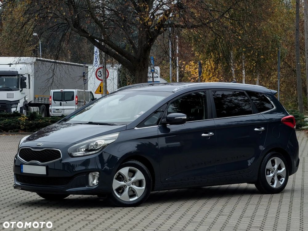 Kia Carens - 10
