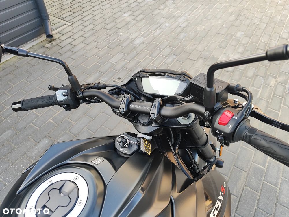 Suzuki GSX - 6