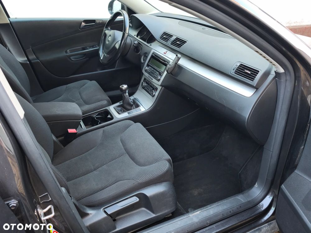 Volkswagen Passat 1.6 Comfortline - 11
