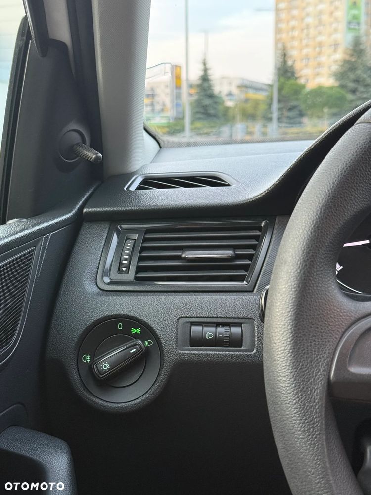 Skoda RAPID 1.0 TSI Active - 5