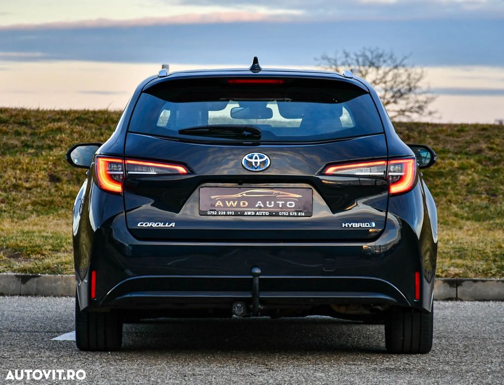 Toyota Corolla 1.8 HSD Business - 11