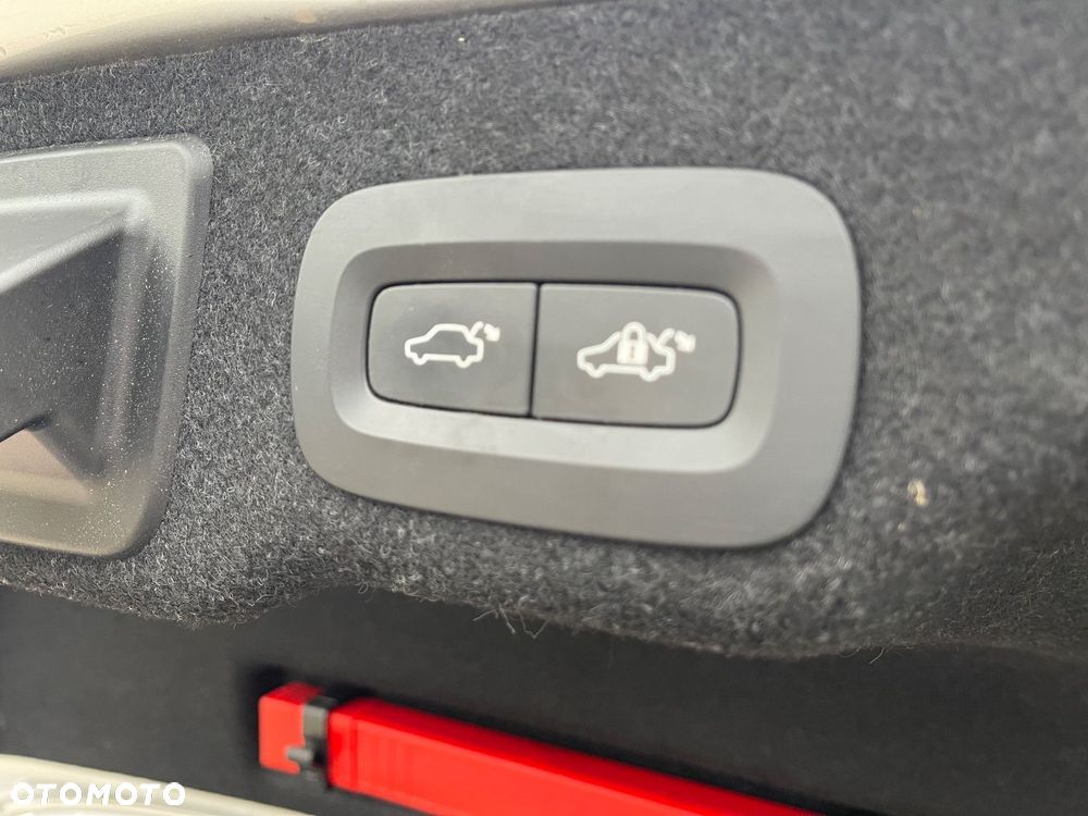 Volvo S90 D4 Momentum - 17