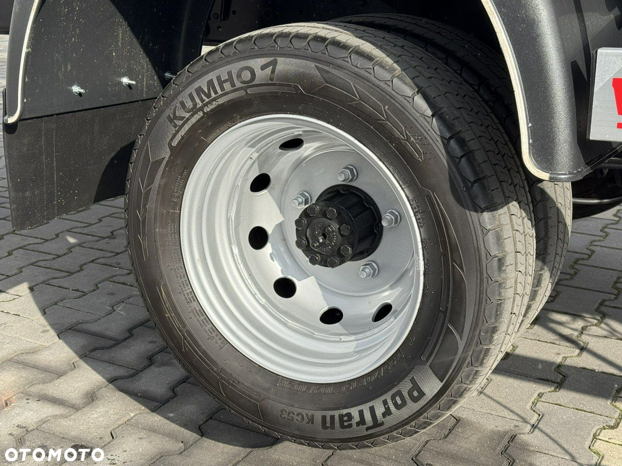 Renault Maxity - 12