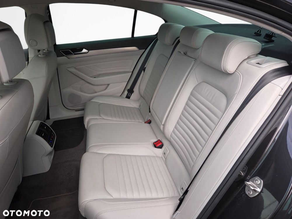 Volkswagen Passat 2.0 TDI Elegance DSG - 13
