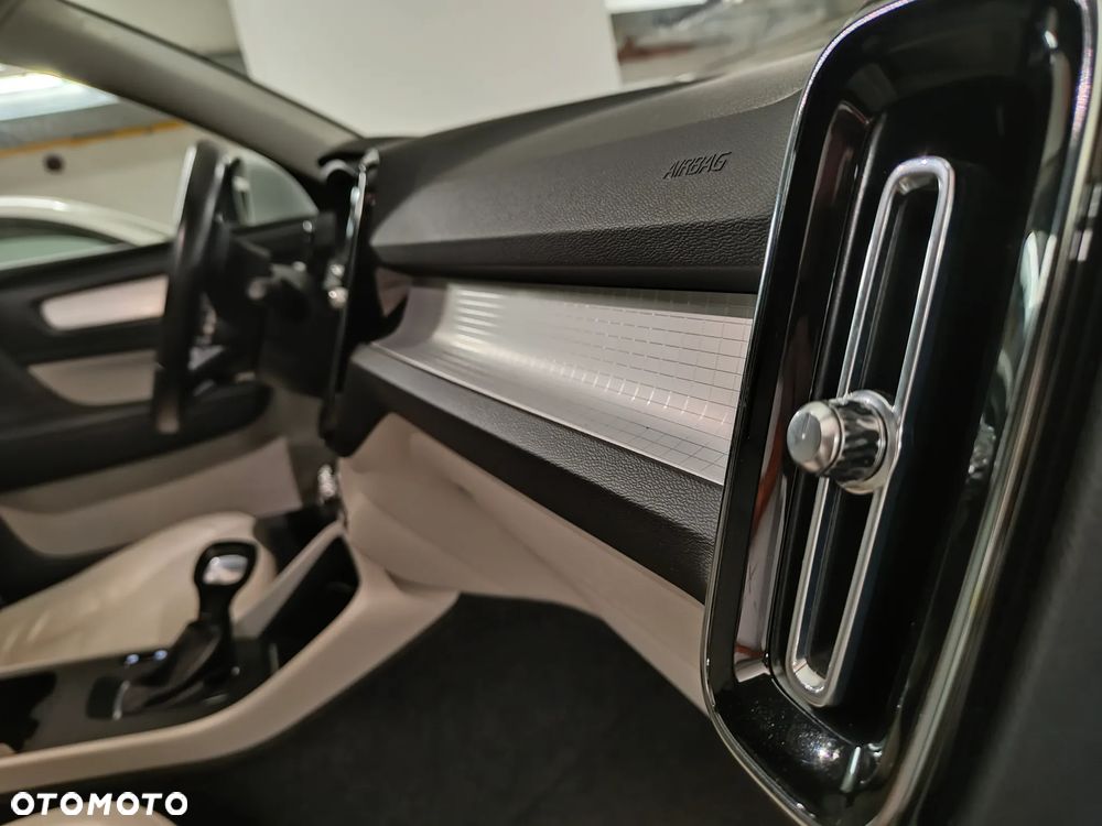Volvo XC 40 T2 Momentum Pro - 20