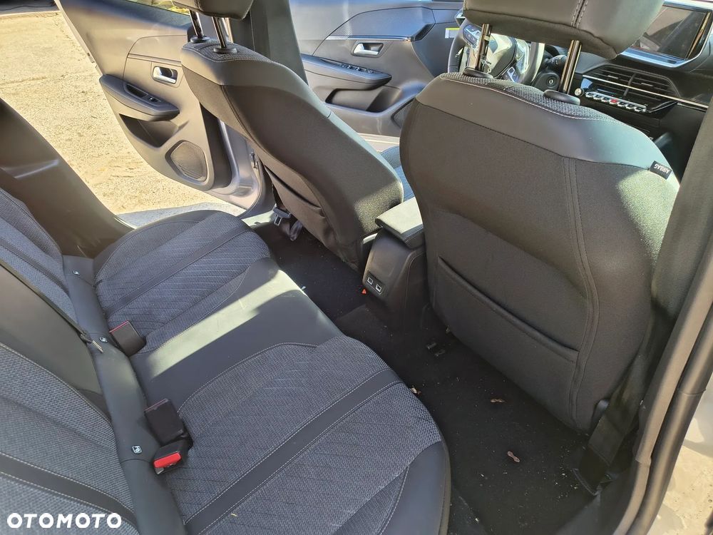 Peugeot 208 - 21