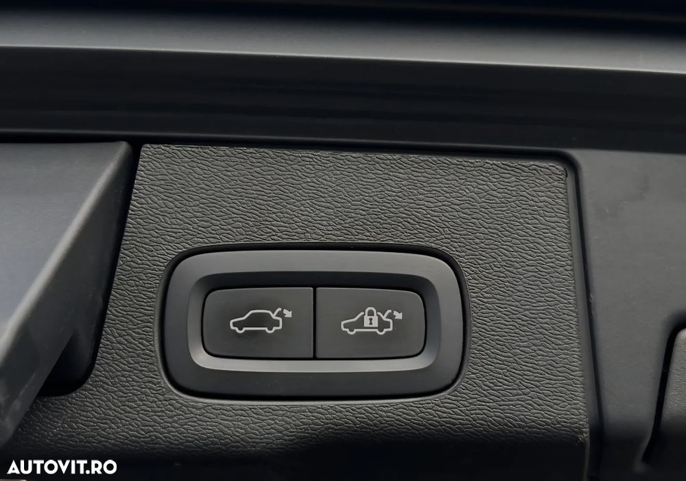 Volvo XC 60 B5 D AWD Ultimate Dark - 15