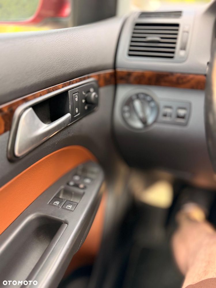 Volkswagen Touran 1.4 TSI Highline - 11