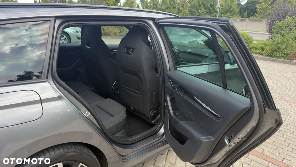 Skoda Octavia 2.0 TDI DSG 4x4 Sportline - 5