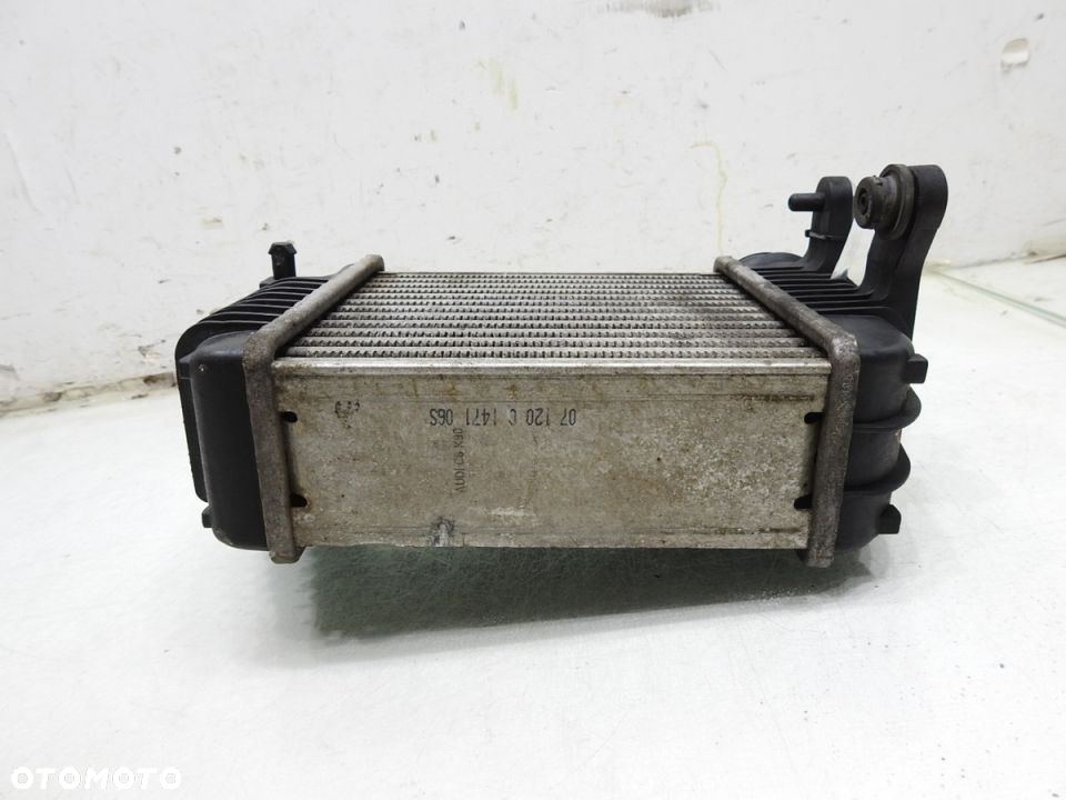 CHŁODNICA INTERCOOLER PRAWA AUDI A6 C6 2.7 V6 TDI - 4