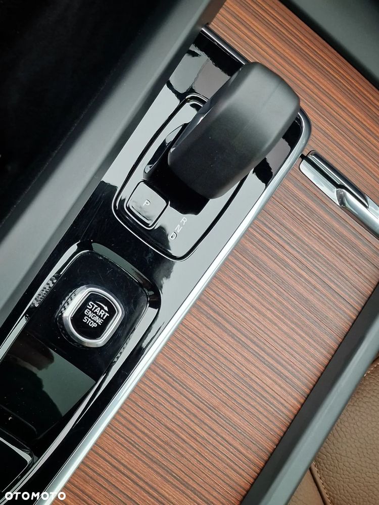 Volvo XC 60 B5 B AWD Plus Dark - 21