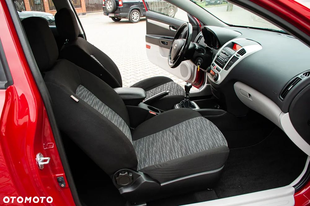 Kia ProCeed ver-pro-cee-d-1-6-comfort-plus - 25