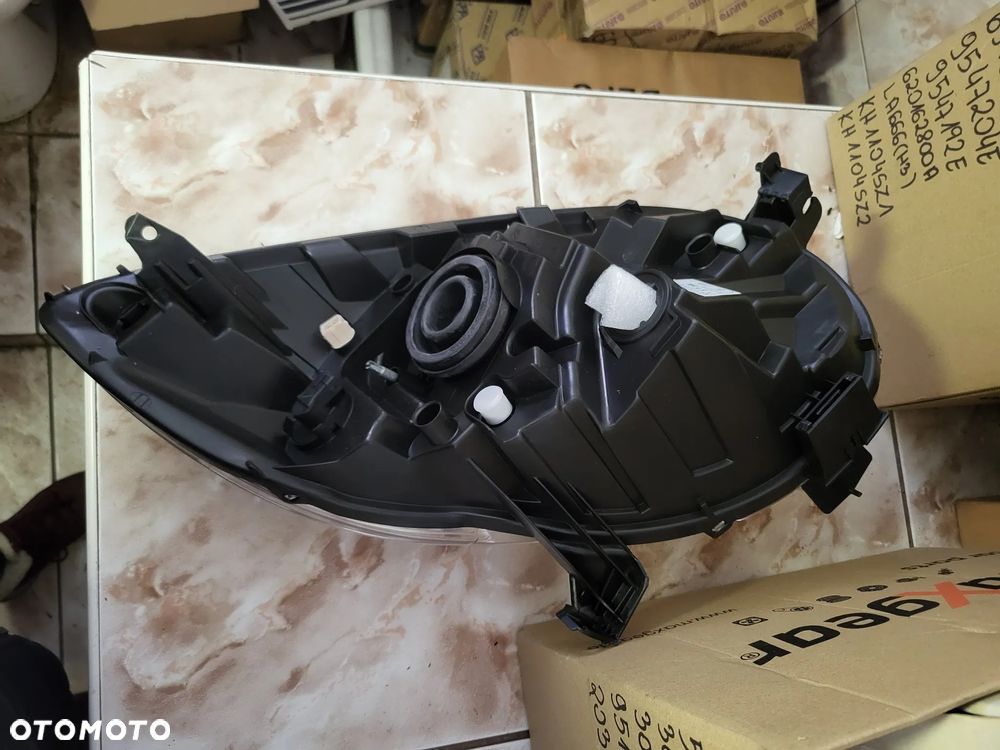 Reflektor przedni  Lewy (H4, elektryczny, bez silnika CITROEN C1 06.05-05.12 - 2