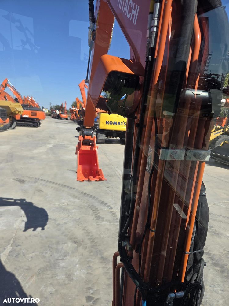 Hitachi 3,7 tone, Hitachi ZX33-6, 2023, 2.253h, CUPLA RAPIDA+3 cupe NOI, lama nivelare, inst picon pe brate, aer cond, antifurt, latime 1,55m, ad sapare, 3,5m, ridica 2,8t, posibilitate leasing 4 ani, senile 90% ok, PROMOTIE 36.900 EUR+Tva - 32
