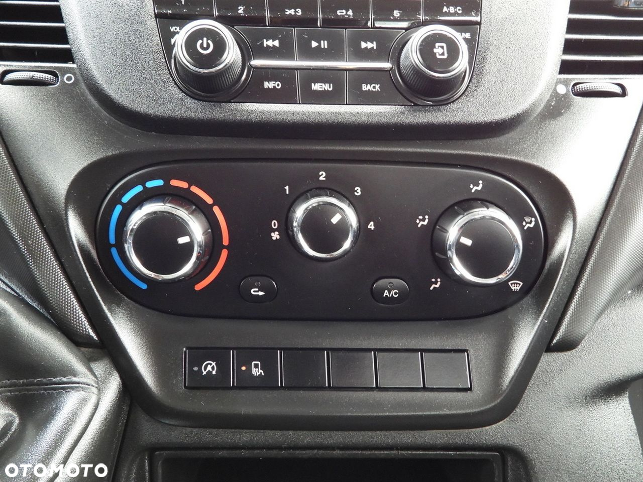 Iveco DAILY 35C14 WYWROTKA PODWÓJNA KABINA DOKA 6 MIEJSC TEMPOMAT BLIŹNIACZE KOŁA KLIMATYZACJA  140KM - 35
