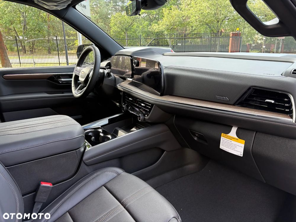 Chevrolet Suburban - 11