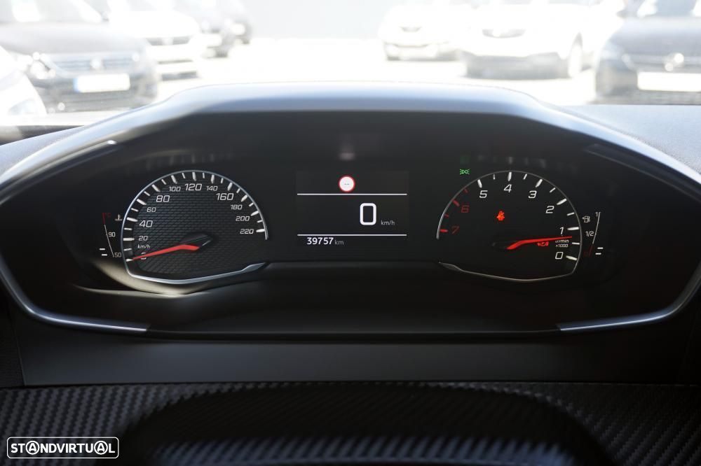 Peugeot 2008 1.2 PureTech Allure - 12