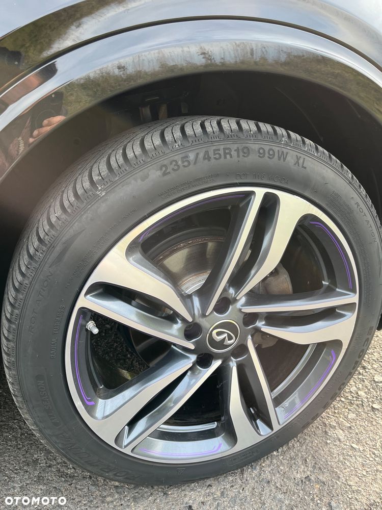 Infiniti Q30 1.6t DCT Sport City Black - 6