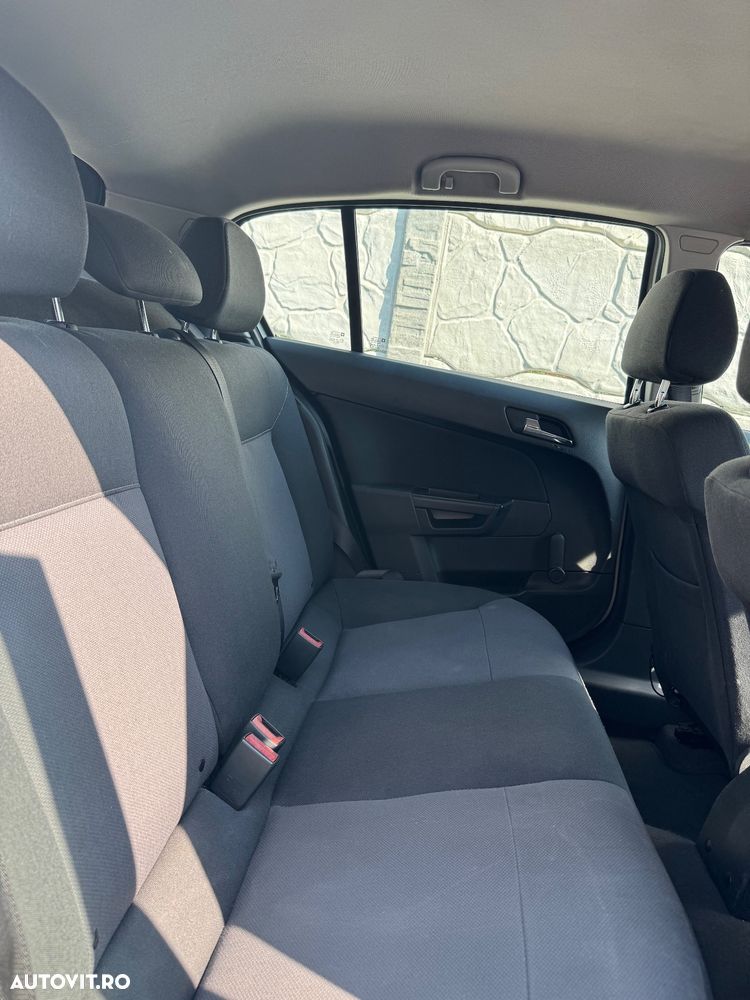 Opel Astra 1.6 Essentia - 4