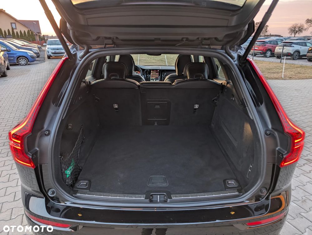 Volvo XC 60 D5 AWD R-Design - 40