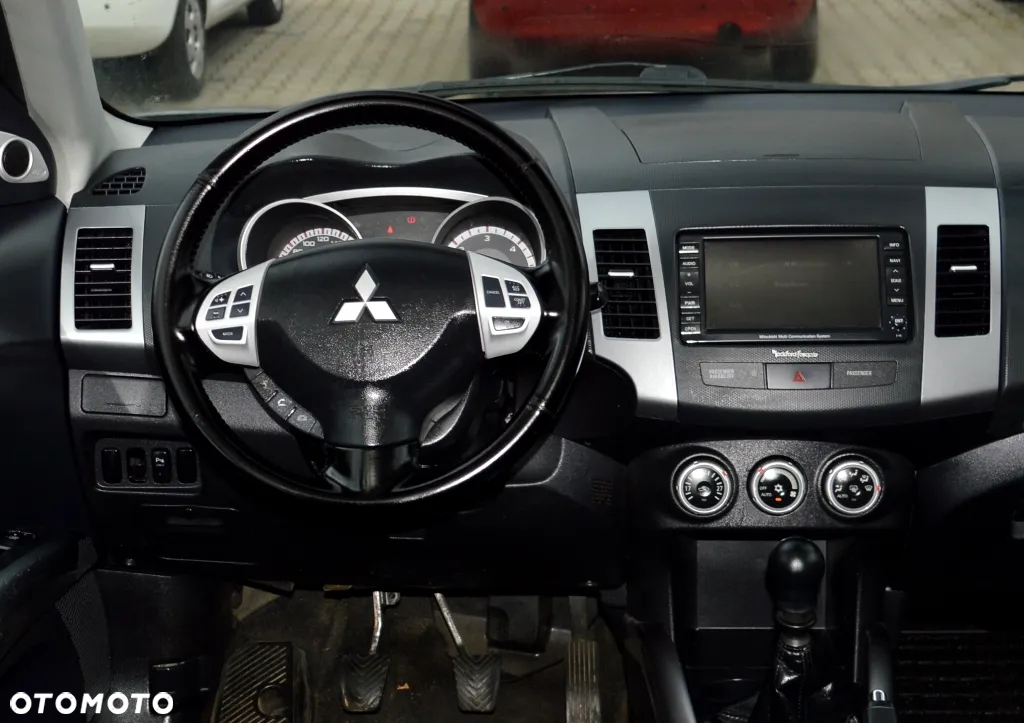 Mitsubishi Outlander - 27