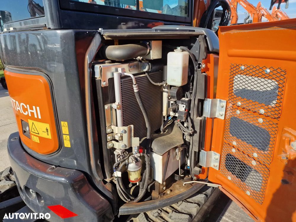 Hitachi ZX33U-6, Masa operationala 3,7t, 2023/10, 1.040h, CUPLA RAPIDA HIDRAULICA, cupa ingusta NOUA, cupa lata NOUA, capa taluz NOUA, inst picon, Aer cond, Antifurt, Lama nivelare, senile 80% ok, Ad sapare 3,5m, posibilitate leasing 4 ani-PROMOTIE 37.900EUR - 30