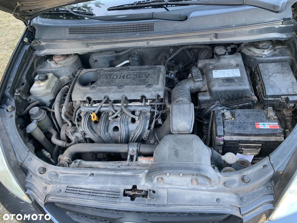 Kia Carens 2.0 CVVT LX - 22