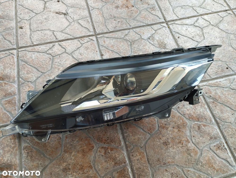Lampa lewa Mitsubishi L200 VI 6 2020-^ 8301D377 - 1