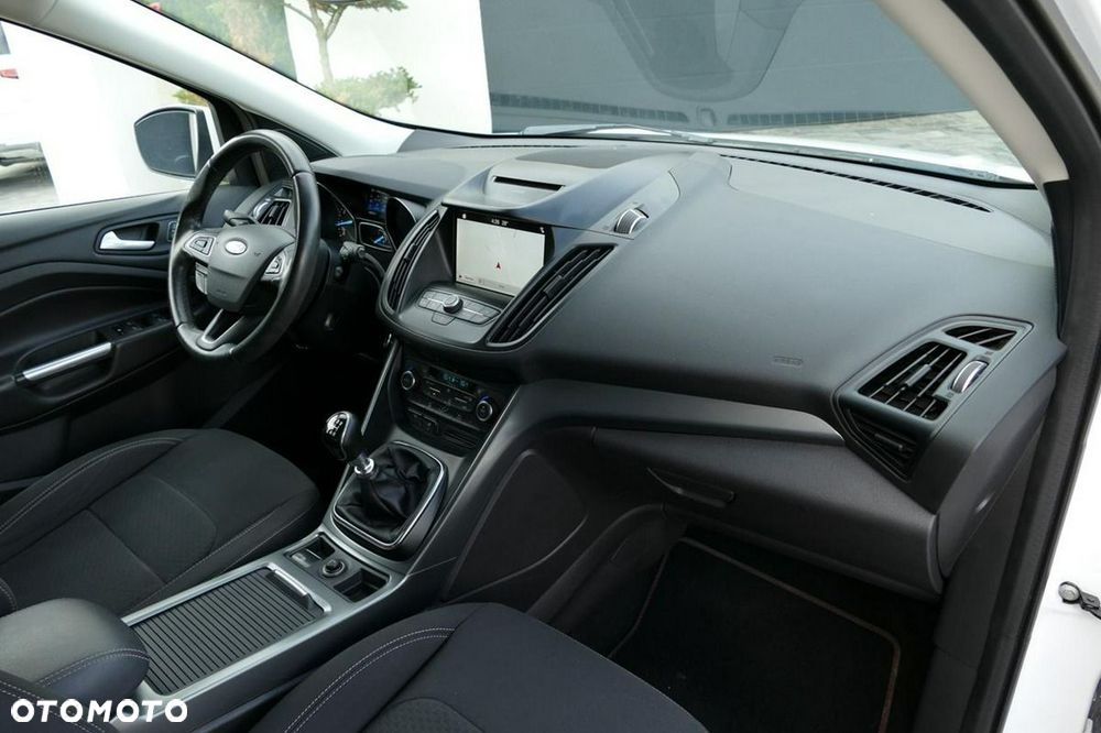 Ford Kuga 1.5 EcoBoost 2x4 Titanium - 25