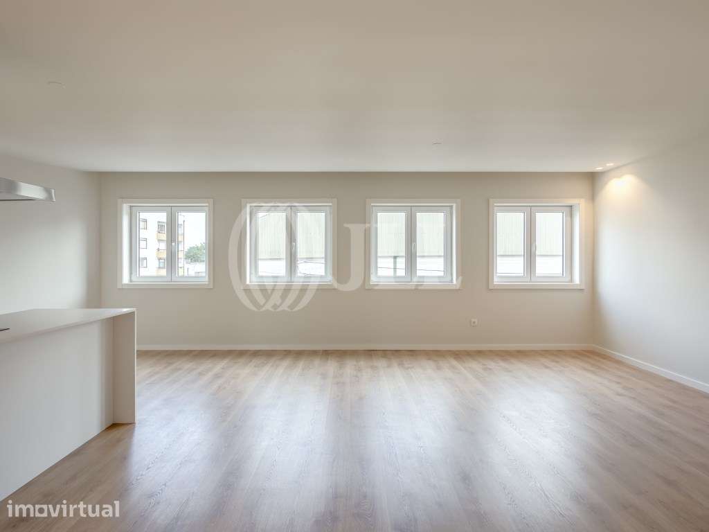 Apartamento T4 com varanda e garagem nas Antas Porto - Grande imagem: 2/48