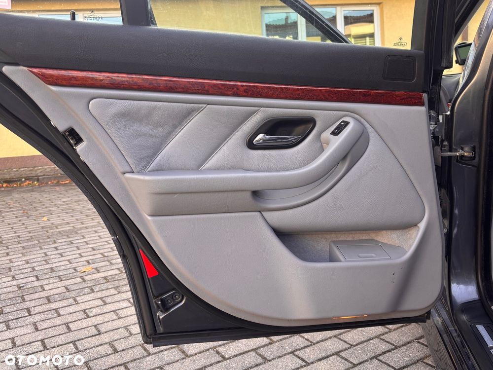 BMW Seria 5 - 16