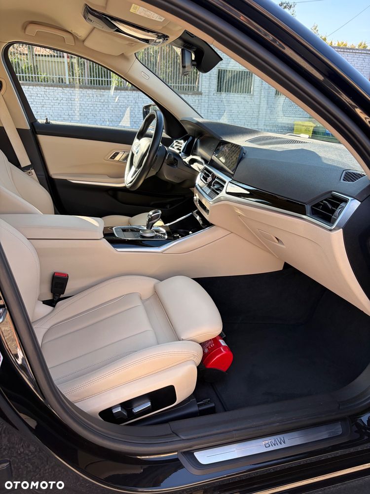 BMW Seria 3 318i Sport Line - 9
