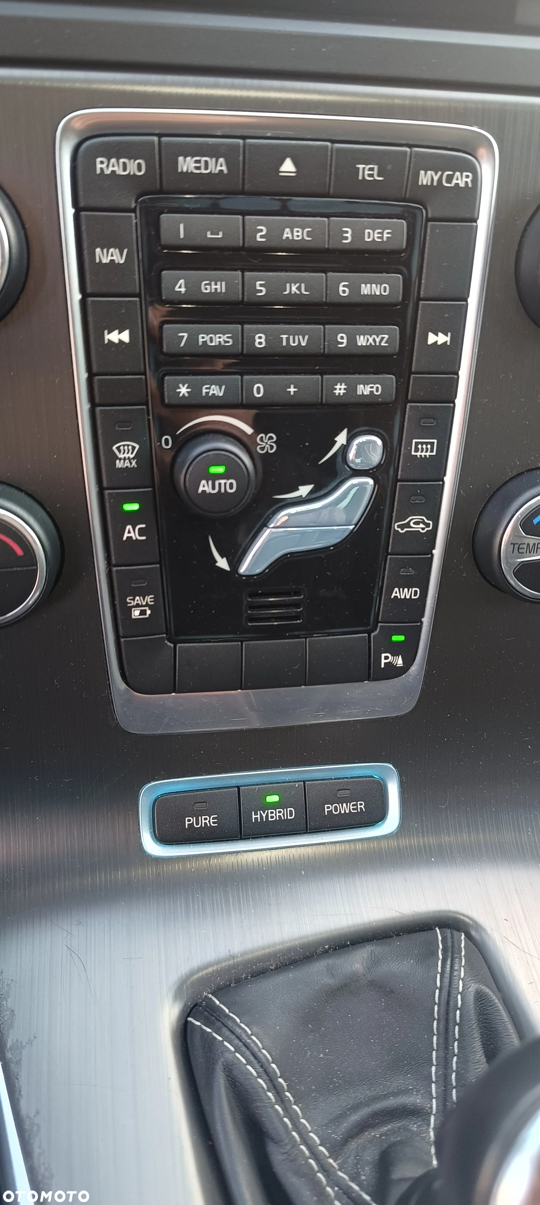 Volvo V60 D6 AWD Plug-in Hybrid Summum - 24