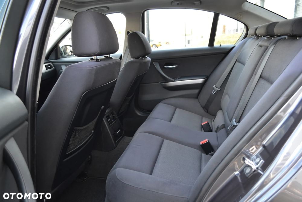 BMW Seria 3 325i - 24