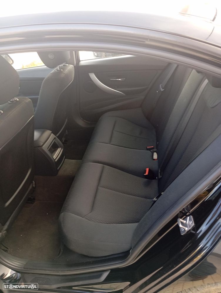 BMW 318 d Navigation Sport Auto - 6