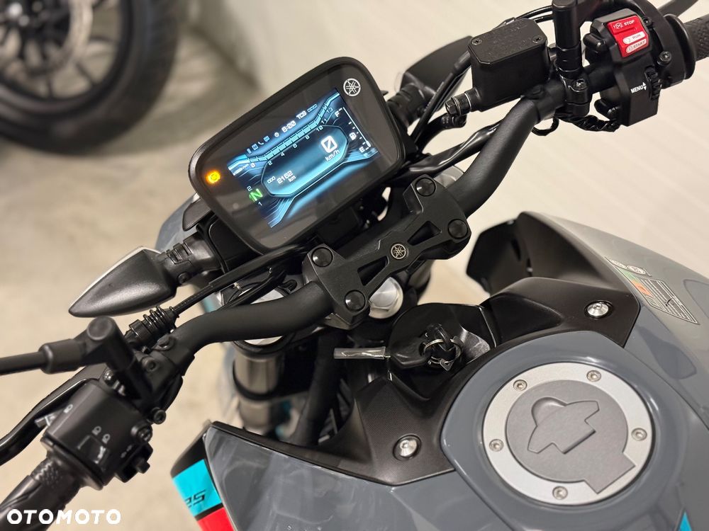 Yamaha MT - 28