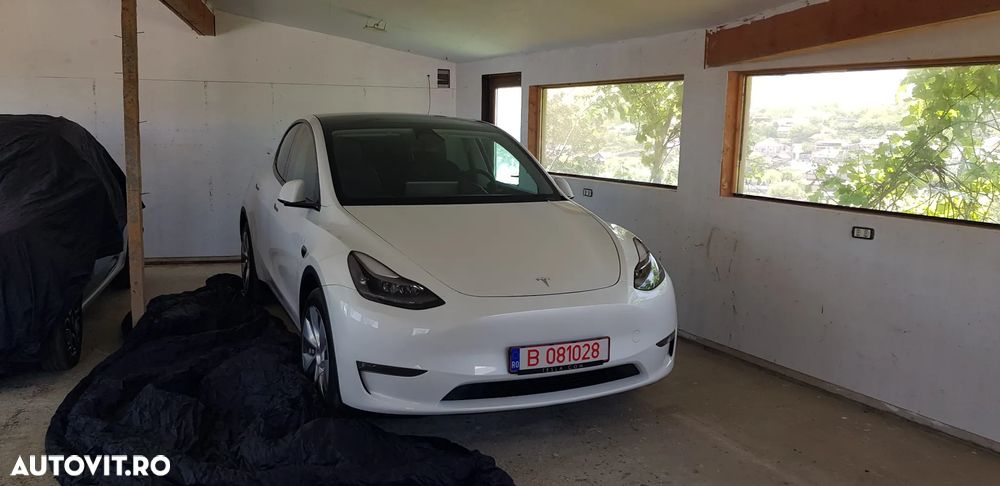 Tesla Model Y - 4