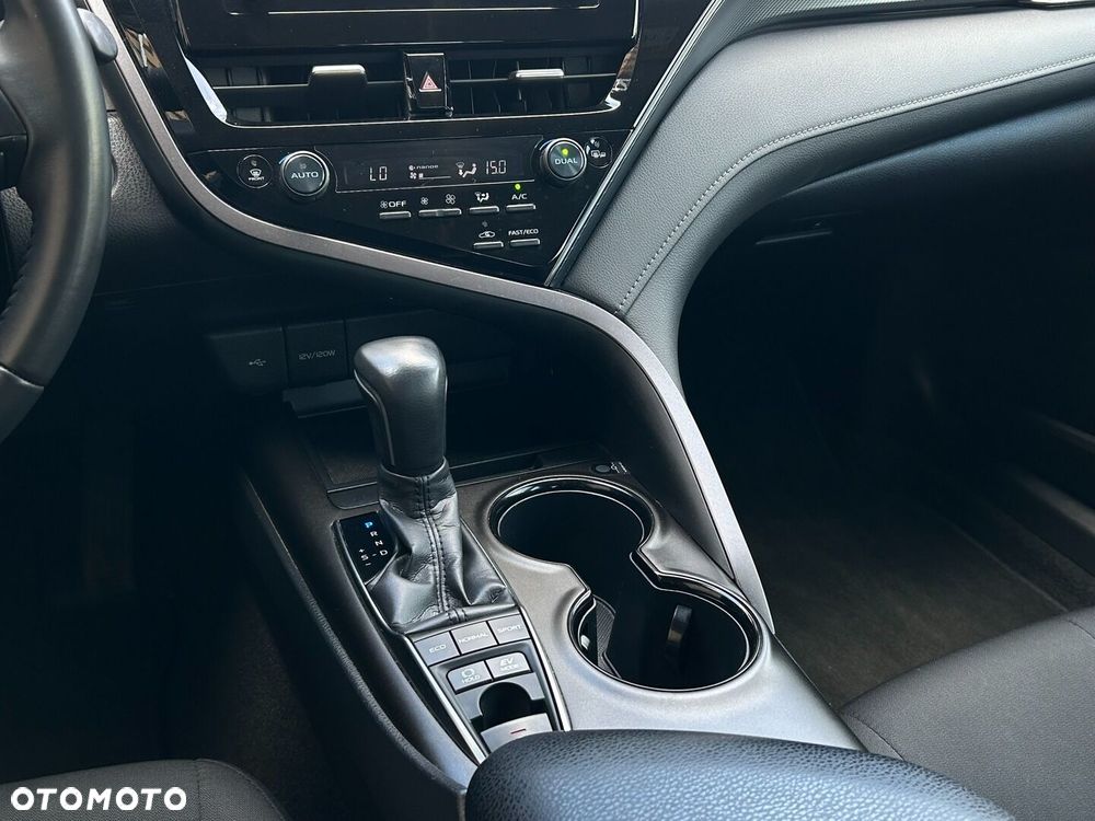 Toyota Camry 2.5 Hybrid Comfort CVT - 22
