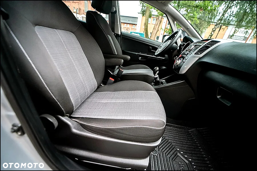 Kia Venga - 36