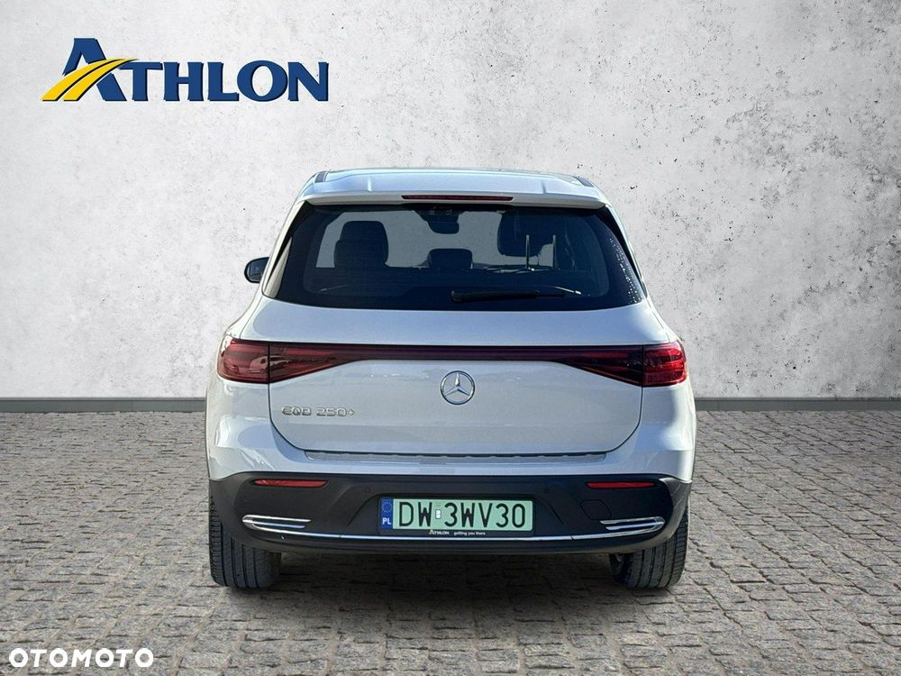 Mercedes-Benz EQB - 4