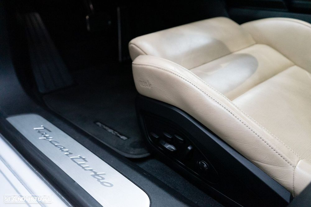 Porsche Taycan Turbo - 30