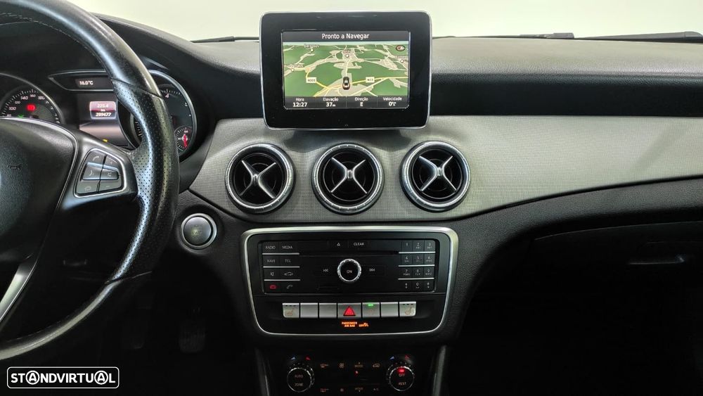 Mercedes-Benz CLA 200 d Shooting Brake AMG Line - 28